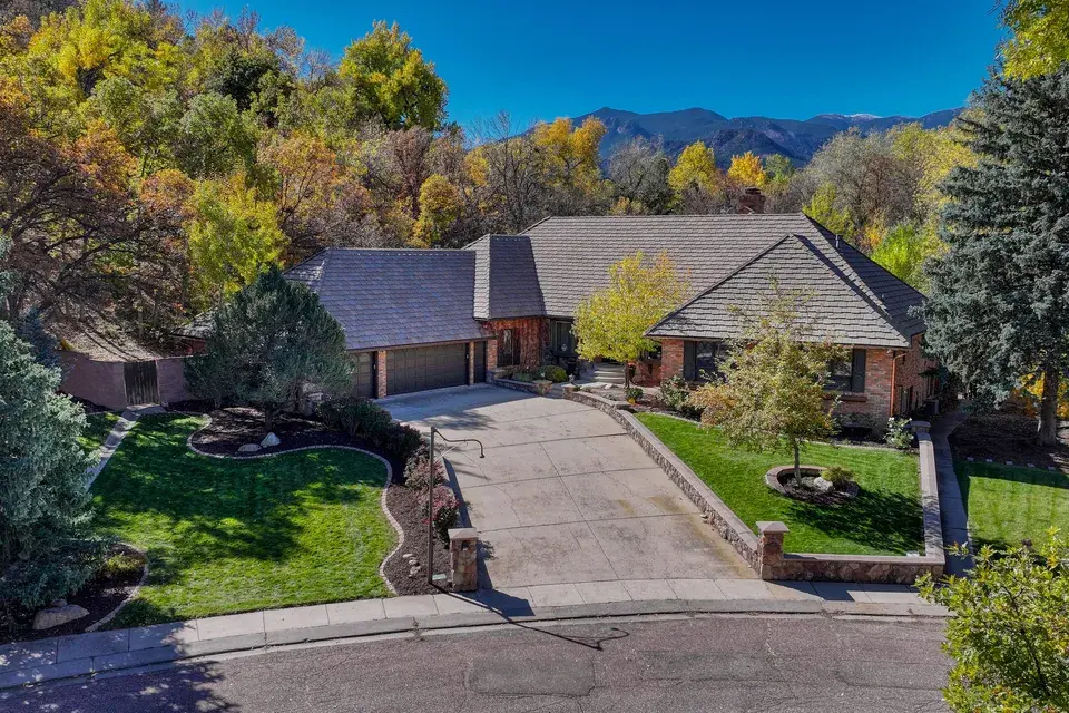 735 S Bear Paw Ln, Colorado Springs, CO 80906