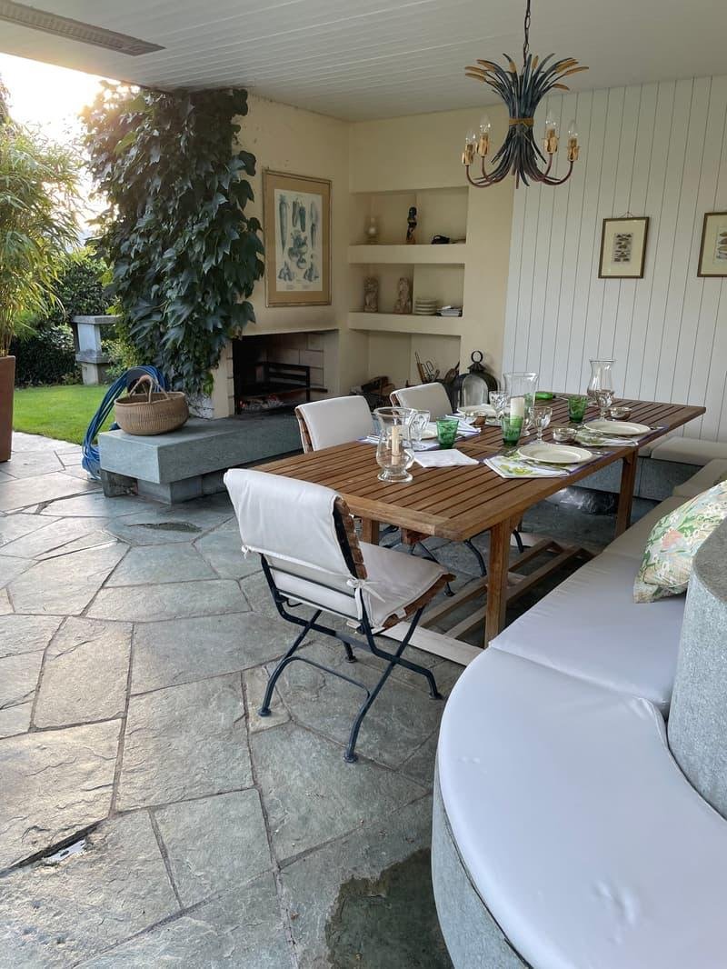 "Luxuriöses, freistehendes 5 1/2 Zimmer Einfamilienhaus in Herrliberg mit Schwimmbad"