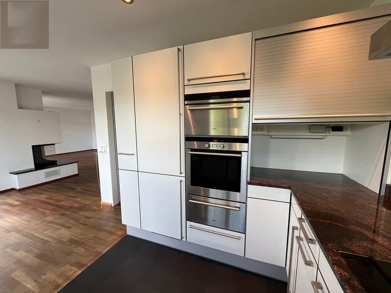 moderne Villa mit Pool, viel Licht und Komfort