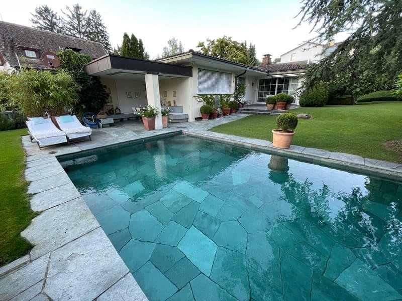 "Luxuriöses, freistehendes 5 1/2 Zimmer Einfamilienhaus in Herrliberg mit Schwimmbad"