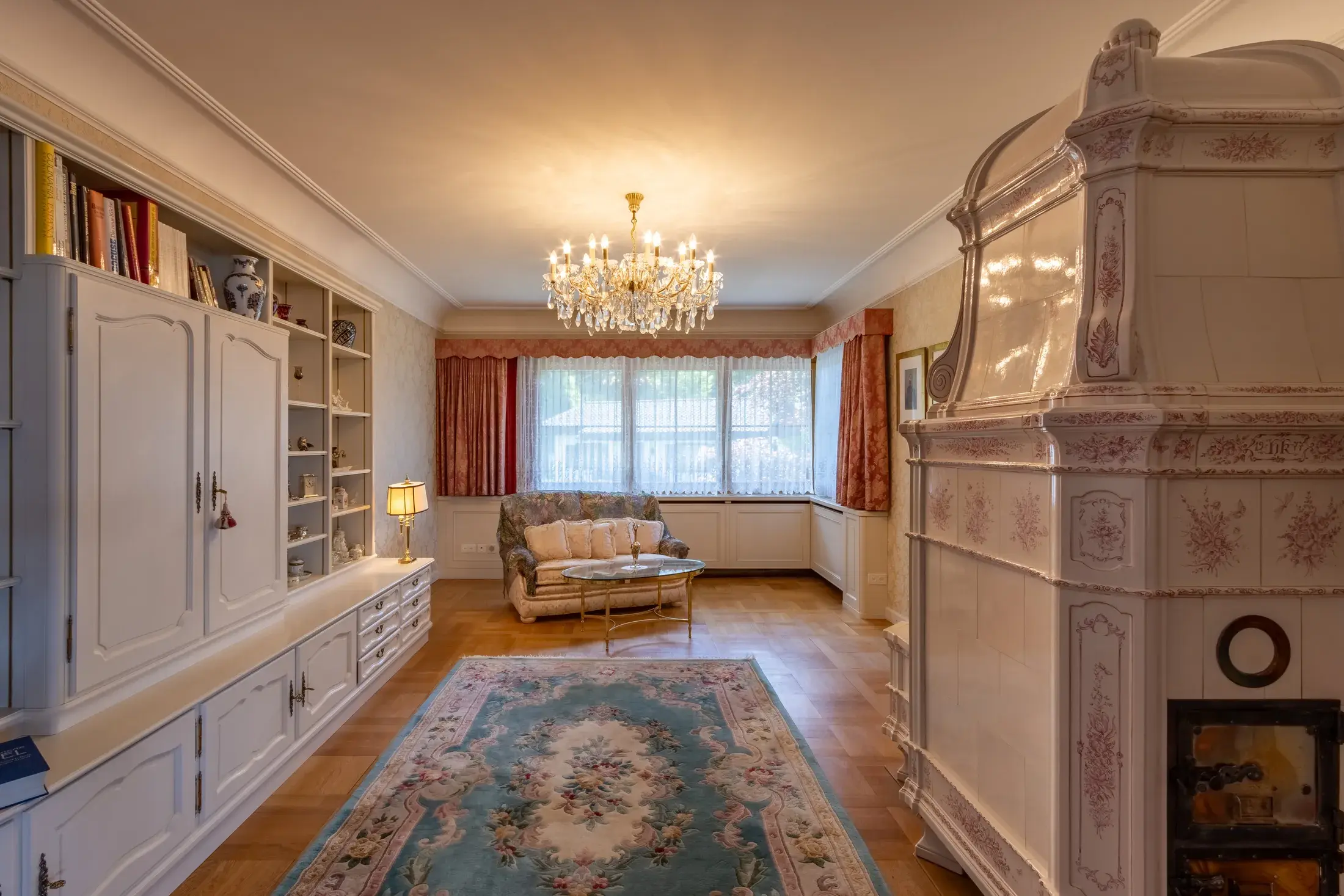 Laura Aguilera Royal Residence With Breathtaking Views