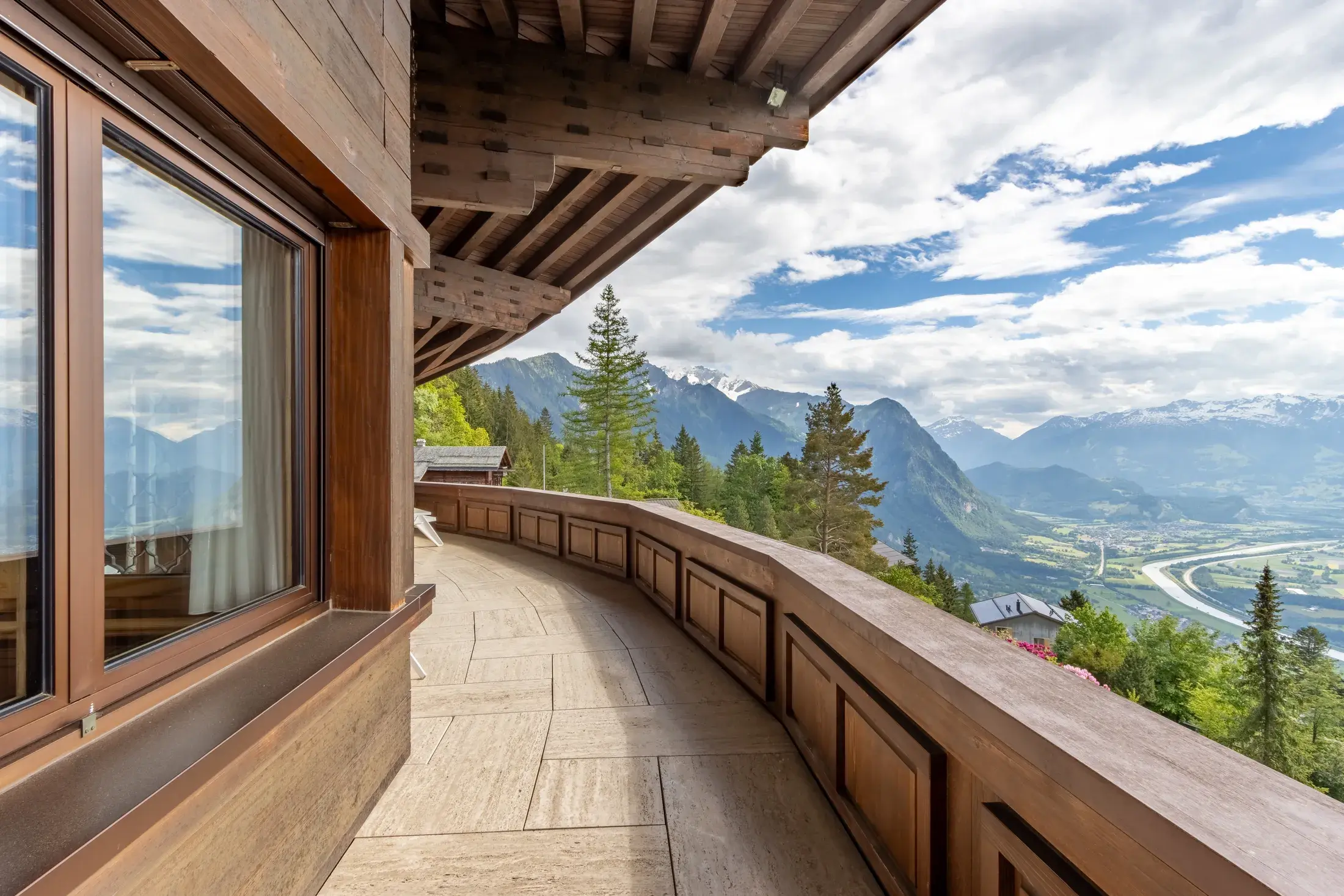 Laura Aguilera Royal Residence With Breathtaking Views