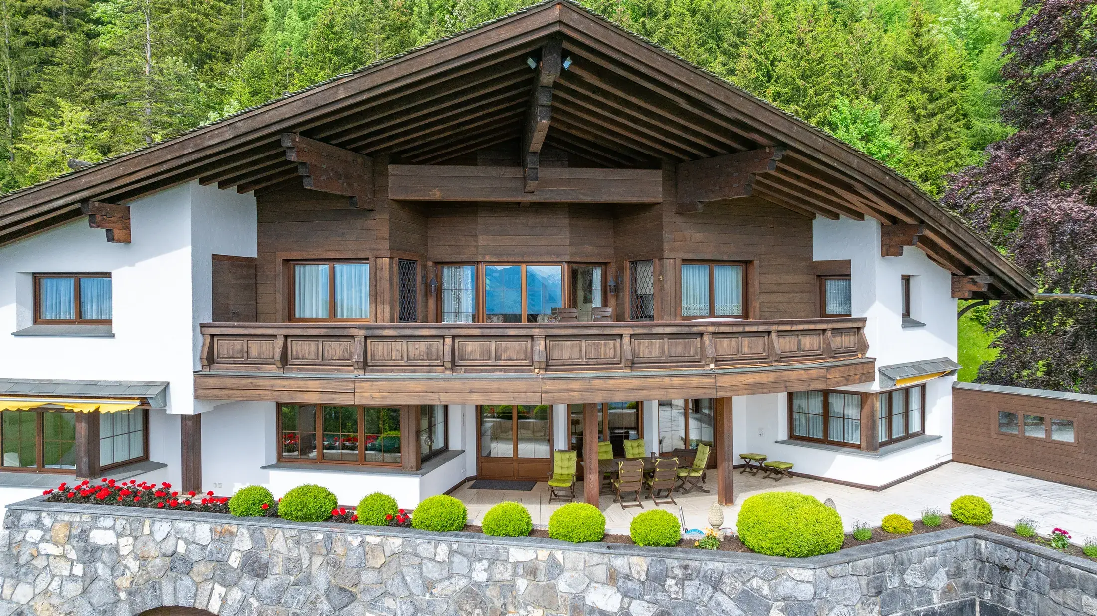 Laura Aguilera Royal Residence With Breathtaking Views