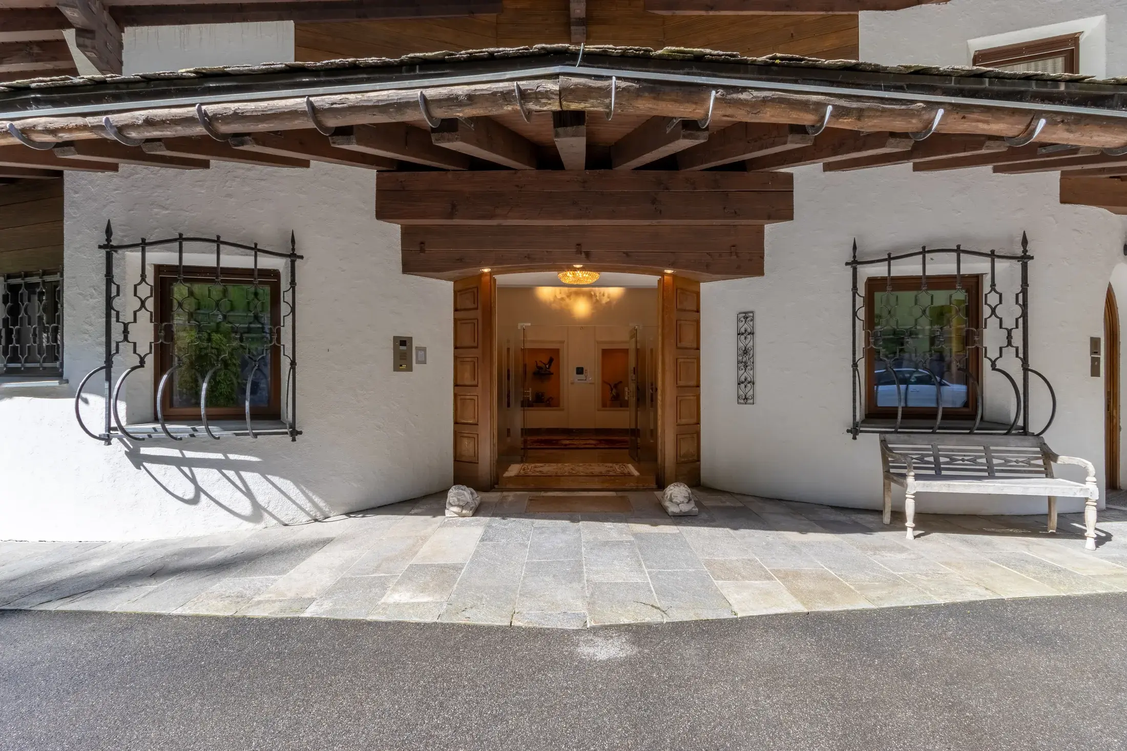 Laura Aguilera Royal Residence With Breathtaking Views