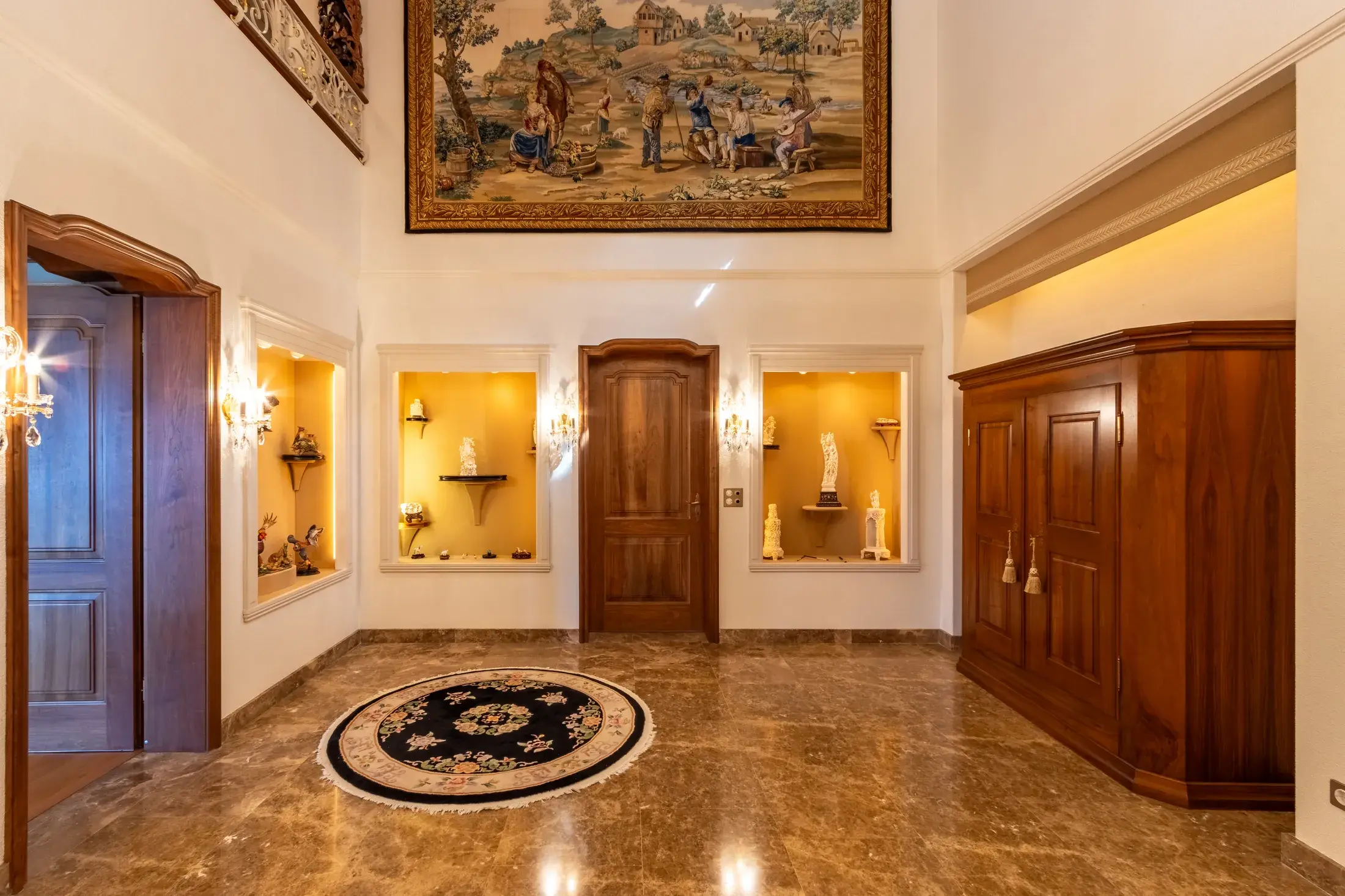 Laura Aguilera Royal Residence With Breathtaking Views