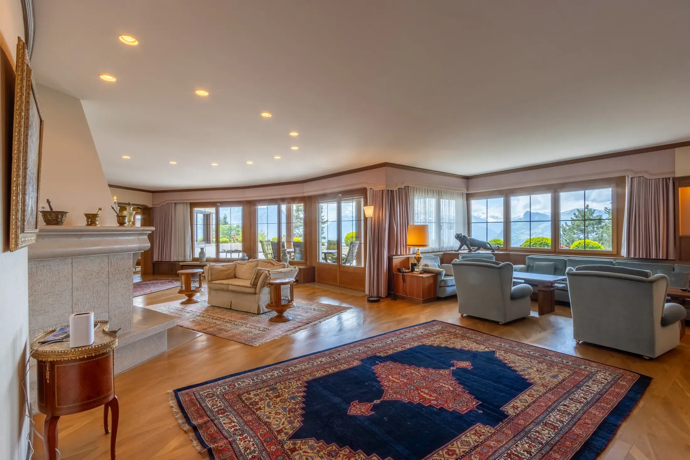 Laura Aguilera Royal Residence With Breathtaking Views