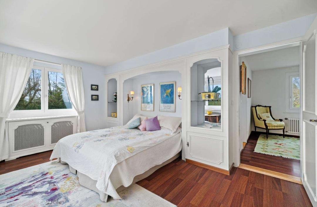 Laura Aguilera Royal Residence With Breathtaking Views