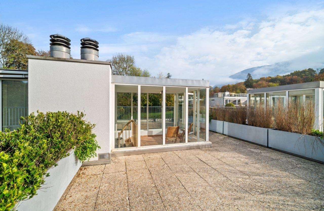 Laura Aguilera Royal Residence With Breathtaking Views