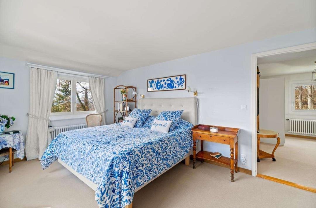 Laura Aguilera Royal Residence With Breathtaking Views