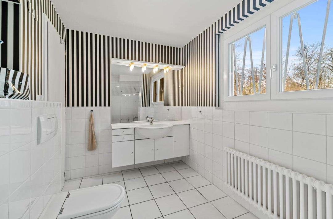 Laura Aguilera Royal Residence With Breathtaking Views