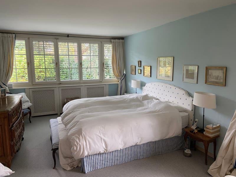 "Luxuriöses, freistehendes 5 1/2 Zimmer Einfamilienhaus in Herrliberg mit Schwimmbad"