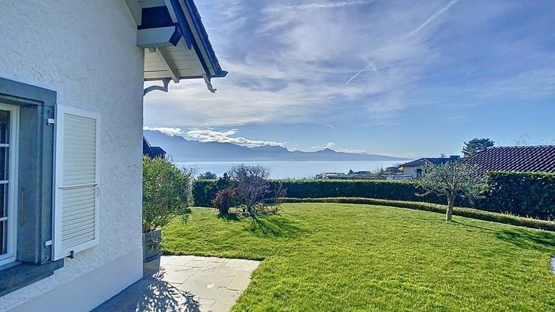 Laura Aguilera Unique property of 6.5 rooms just a moment from the town of Cully