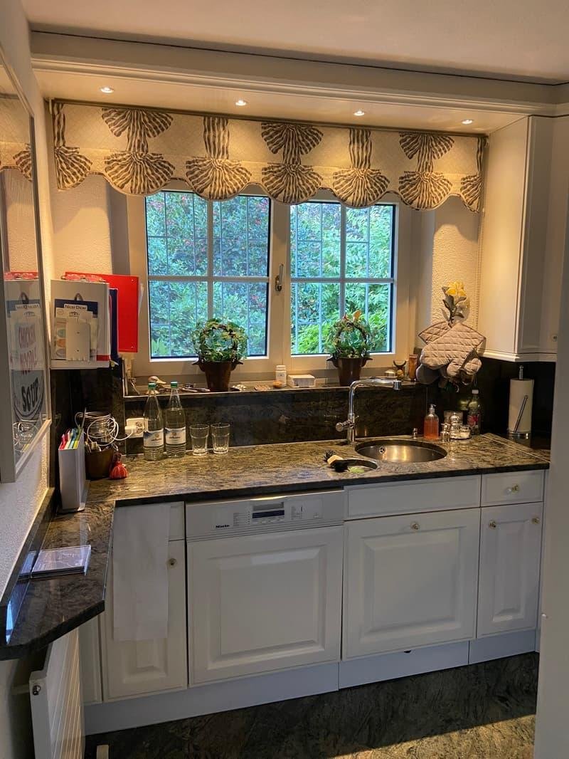 "Luxuriöses, freistehendes 5 1/2 Zimmer Einfamilienhaus in Herrliberg mit Schwimmbad"