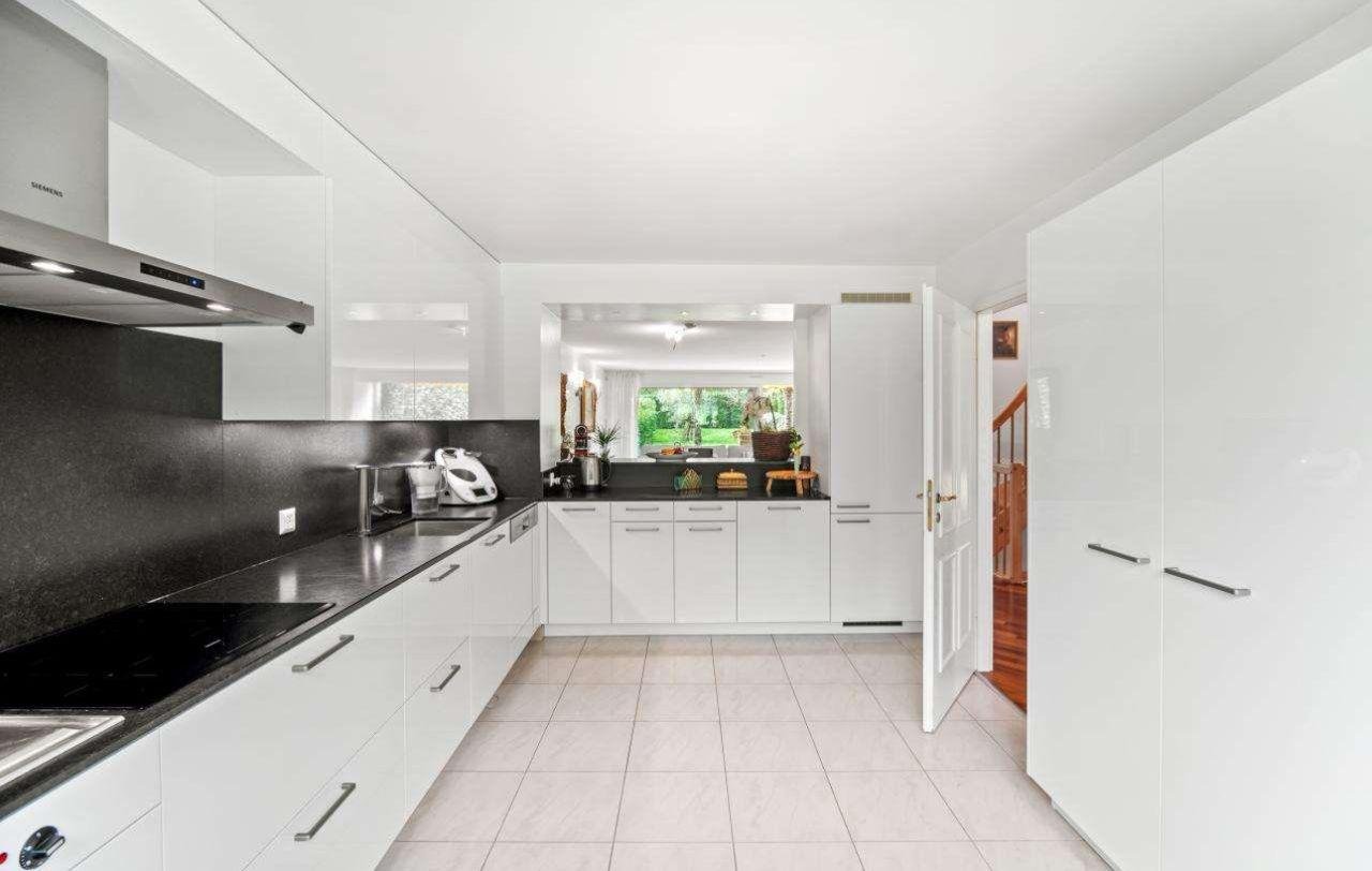 Laura Aguilera Royal Residence With Breathtaking Views