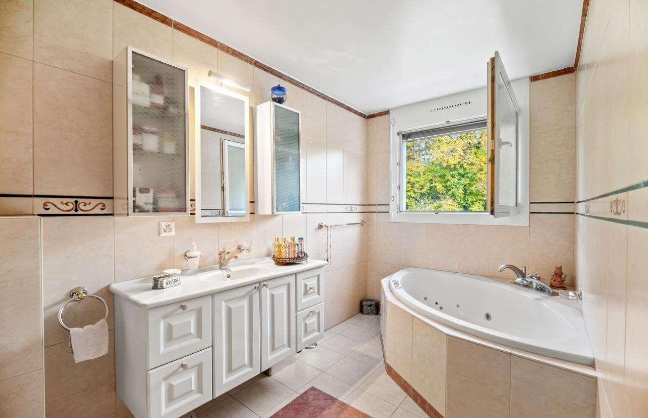 Laura Aguilera Royal Residence With Breathtaking Views