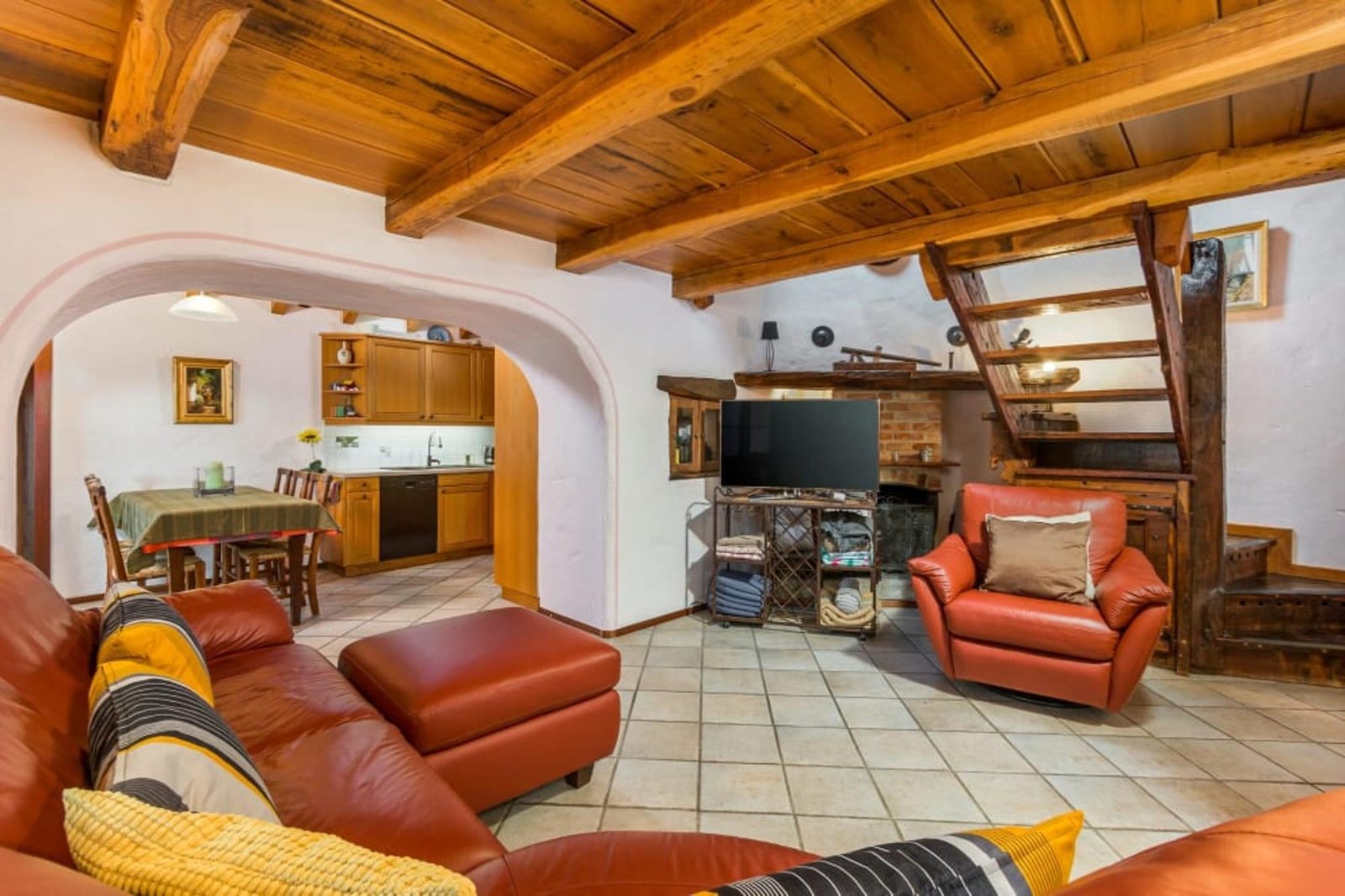 "Komplett restauriertes Schweizer Dorf: Ideal für Naturtourismus & Survivalisten!"