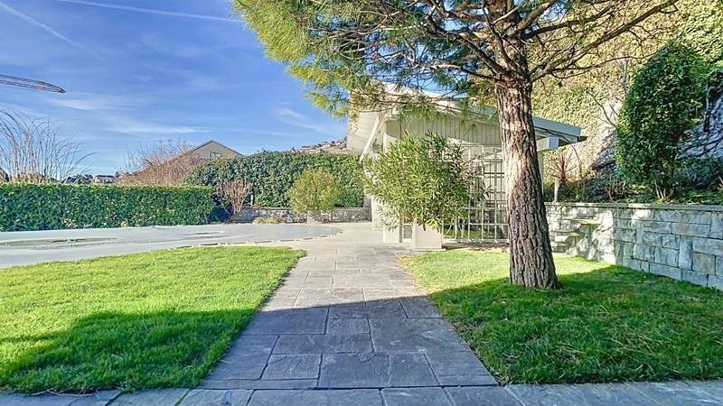 Laura Aguilera Unique property of 6.5 rooms just a moment from the town of Cully