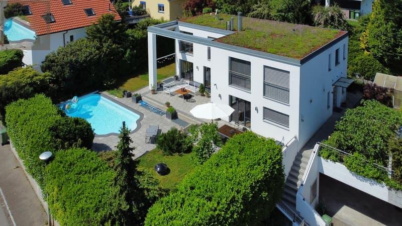 moderne Villa mit Pool, viel Licht und Komfort