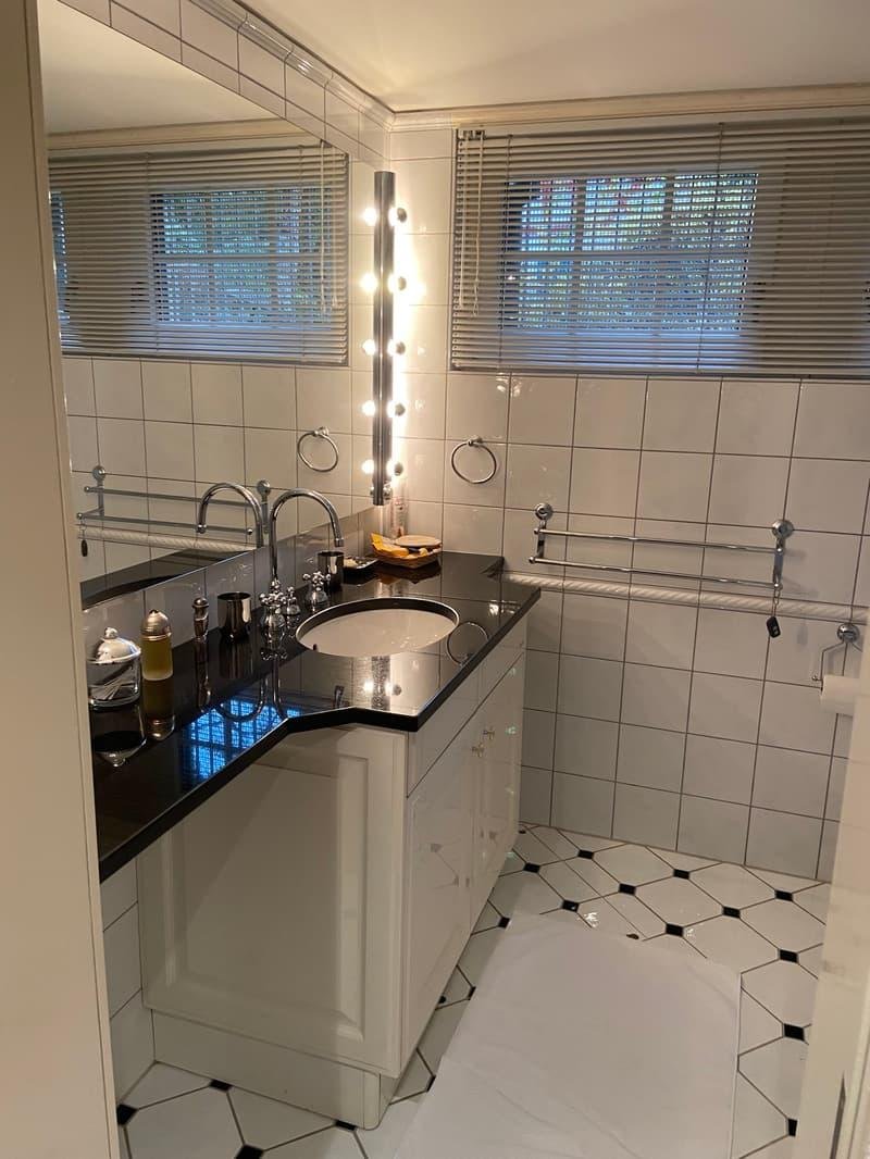 "Luxuriöses, freistehendes 5 1/2 Zimmer Einfamilienhaus in Herrliberg mit Schwimmbad"