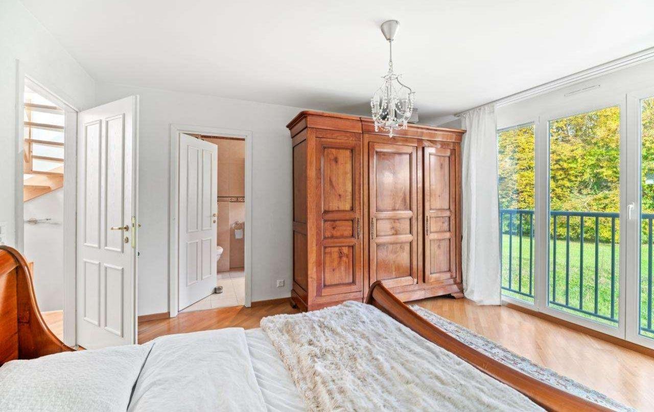 Laura Aguilera Royal Residence With Breathtaking Views