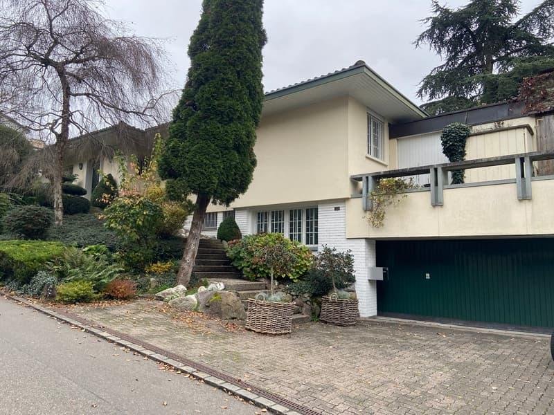 "Luxuriöses, freistehendes 5 1/2 Zimmer Einfamilienhaus in Herrliberg mit Schwimmbad"