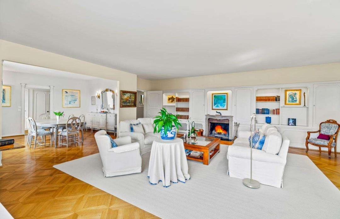 Laura Aguilera Royal Residence With Breathtaking Views