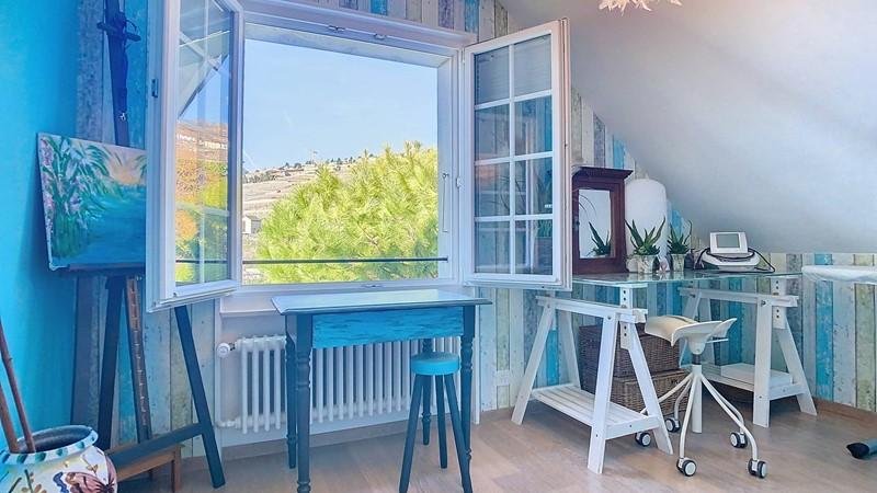 Laura Aguilera Unique property of 6.5 rooms just a moment from the town of Cully