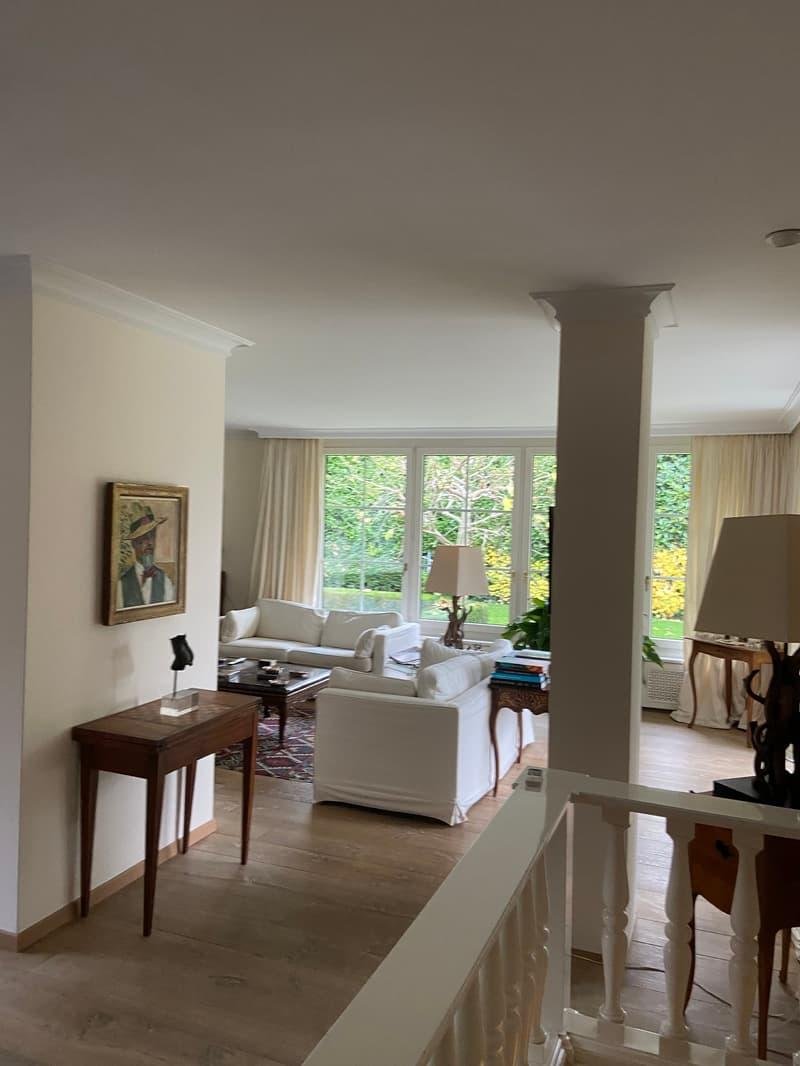 "Luxuriöses, freistehendes 5 1/2 Zimmer Einfamilienhaus in Herrliberg mit Schwimmbad"