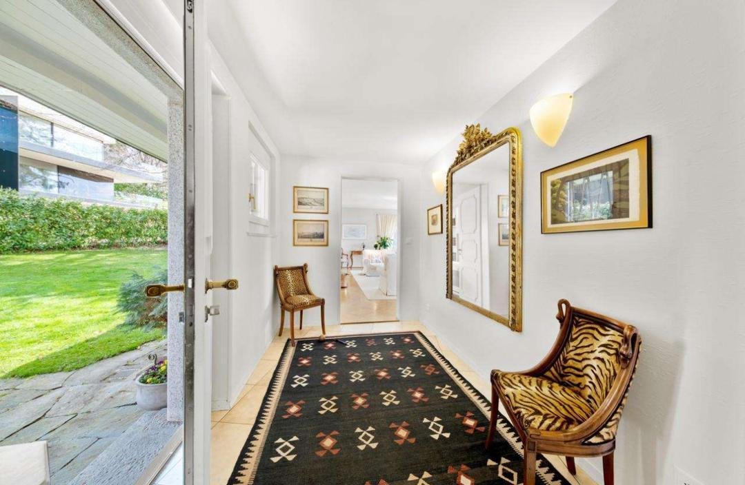 Laura Aguilera Royal Residence With Breathtaking Views