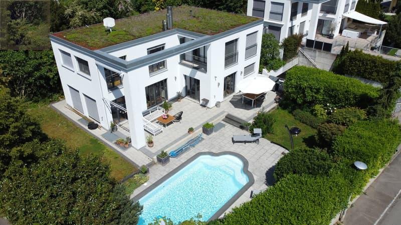 moderne Villa mit Pool, viel Licht und Komfort
