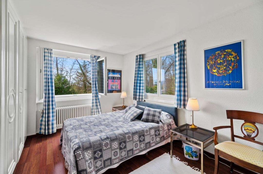 Laura Aguilera Royal Residence With Breathtaking Views