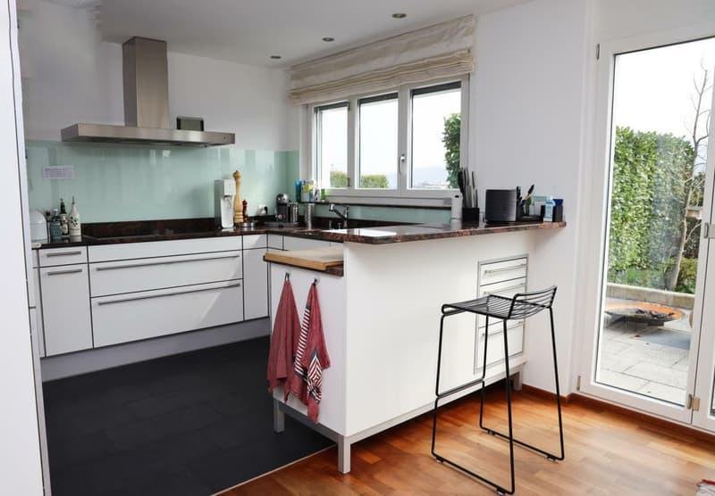 moderne Villa mit Pool, viel Licht und Komfort