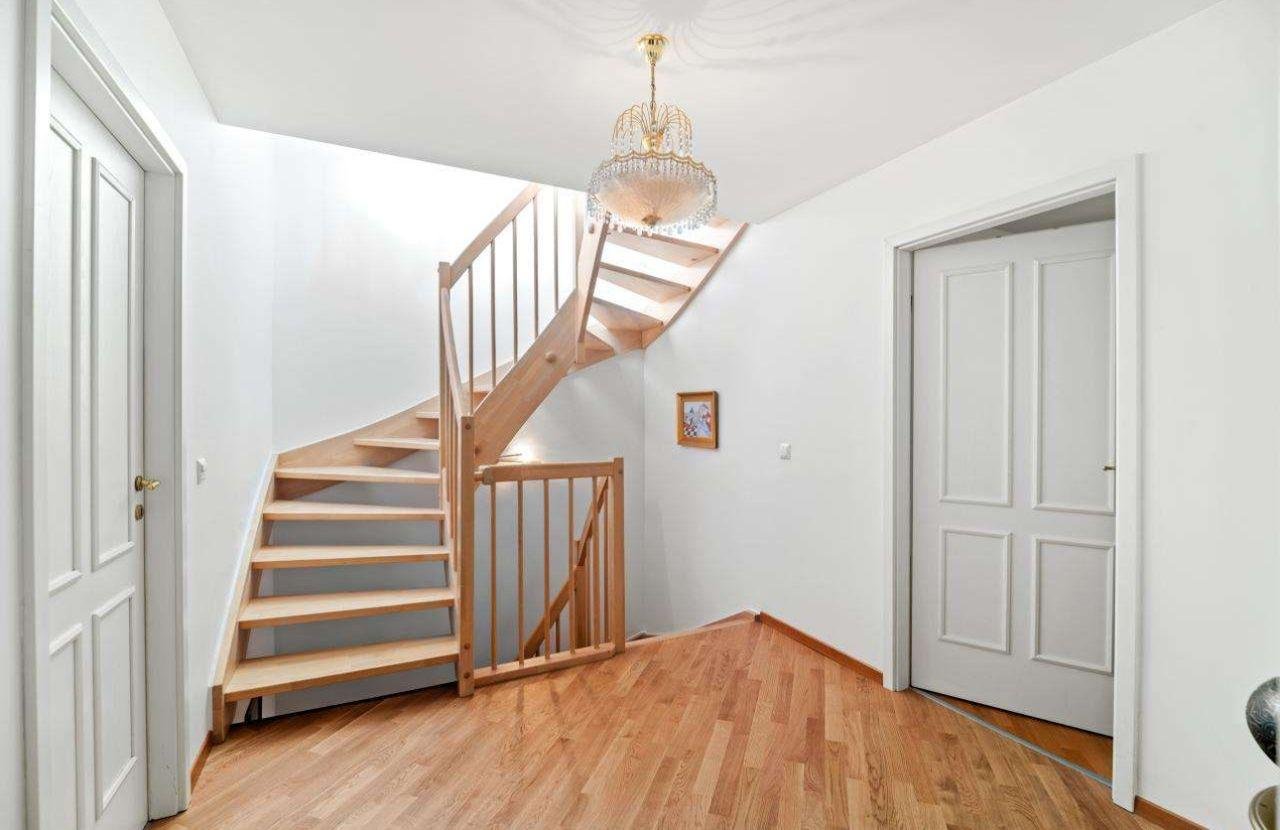 Laura Aguilera Royal Residence With Breathtaking Views